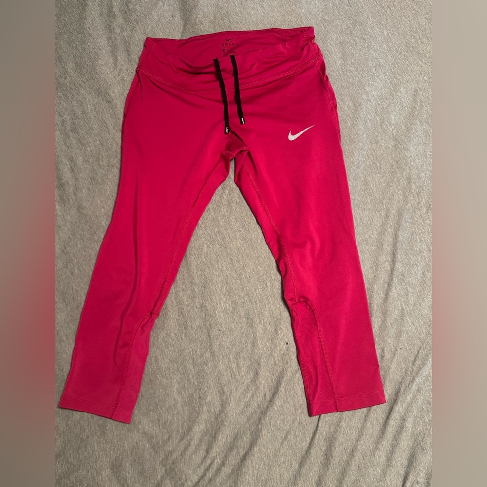 Pink Women’s Nike leggings Capri length